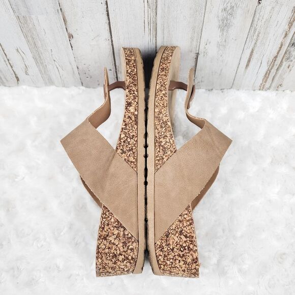 CL by Laundry Tan Wedge Sandals Size 11 - Picture 6 of 9